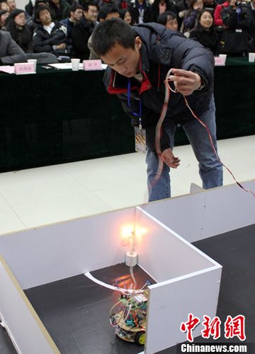 参赛者在比赛中。